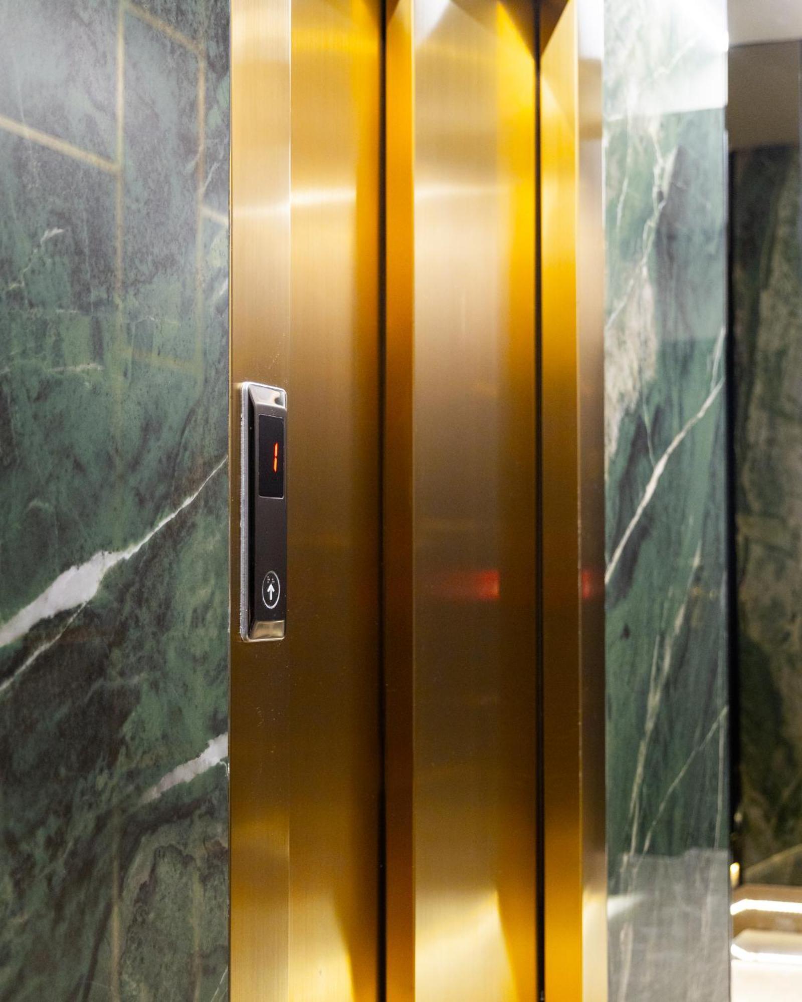 Hotel Opera Пристина Екстериор снимка