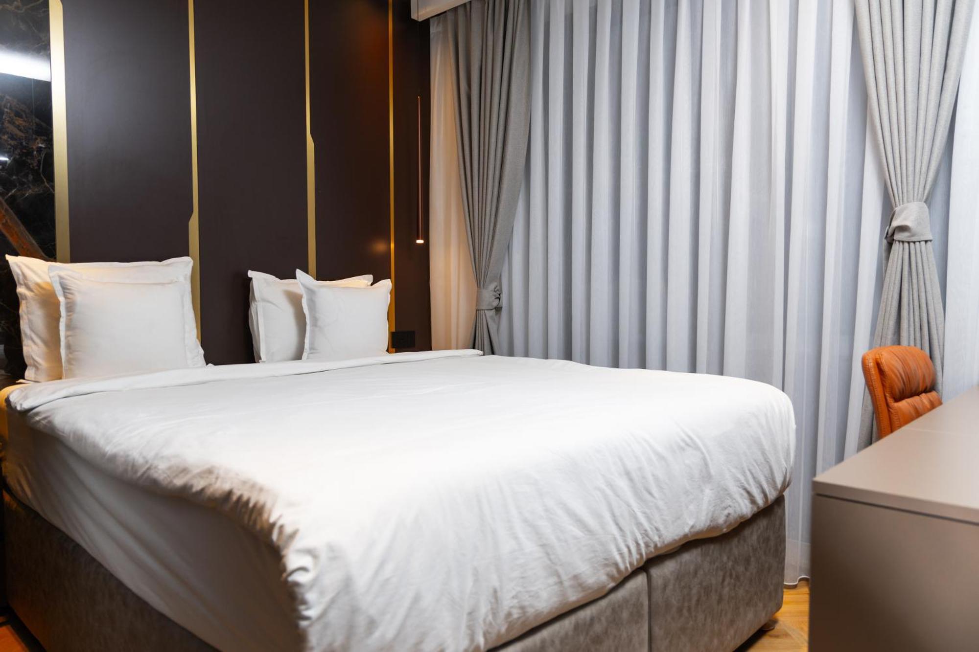 Hotel Opera Пристина Екстериор снимка