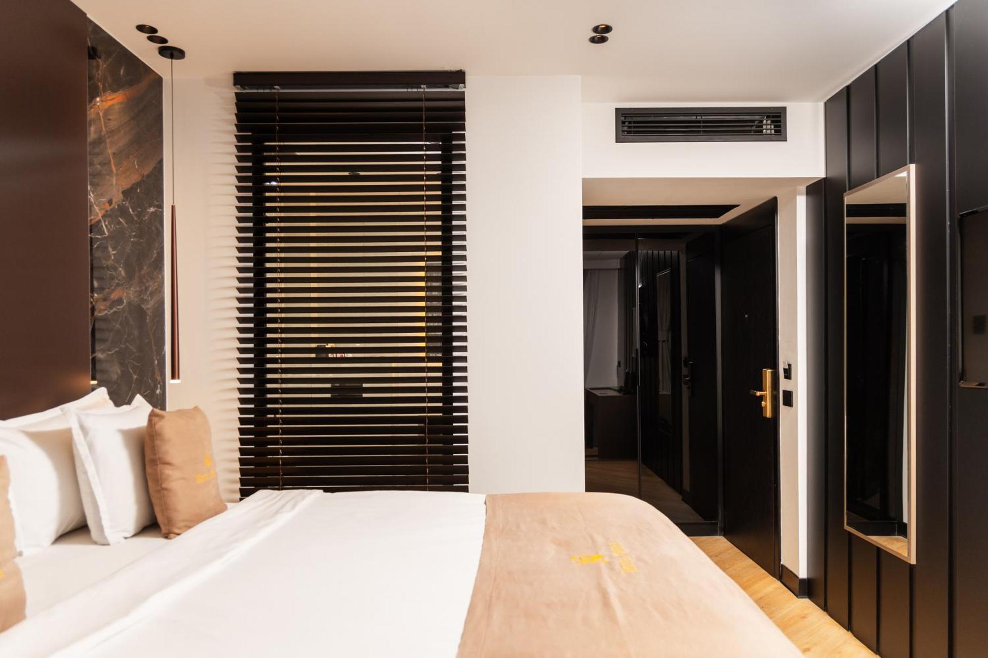 Hotel Opera Пристина Екстериор снимка